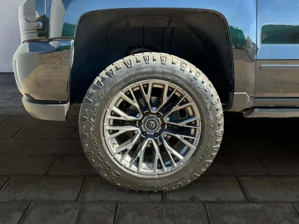 Chevrolet Silverado photo 23