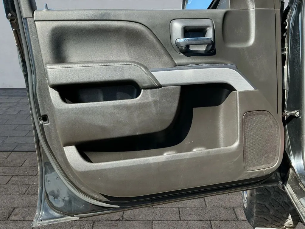 Chevrolet Silverado photo 10