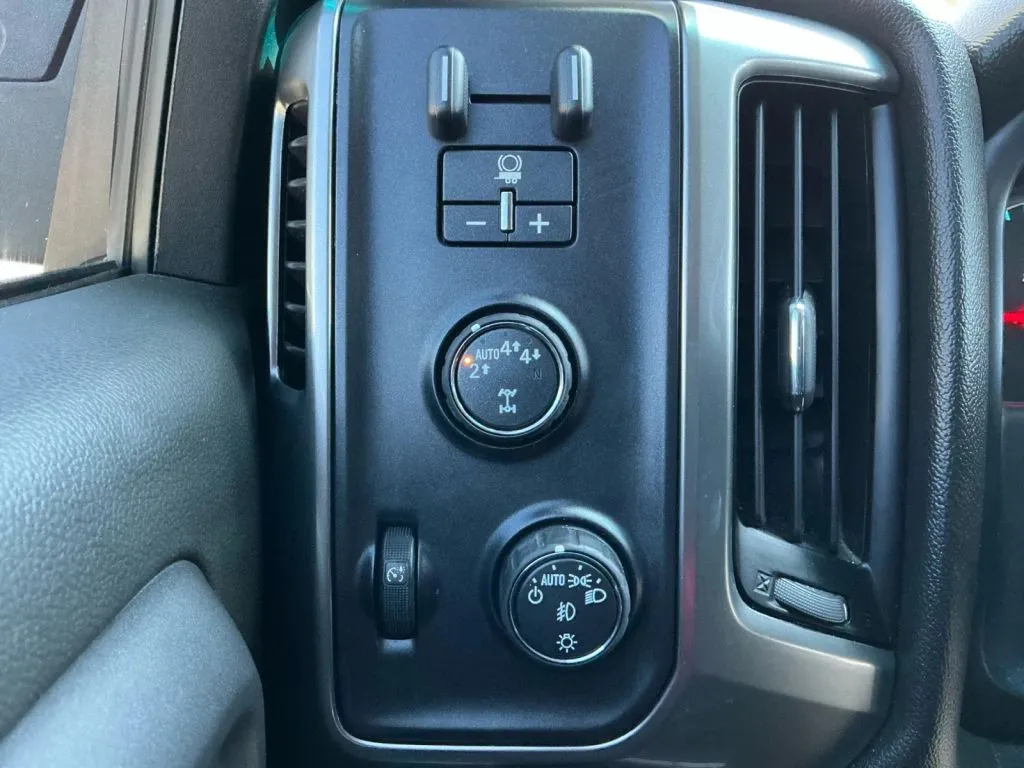 Chevrolet Silverado photo 32