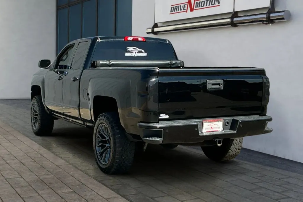Chevrolet Silverado photo 6