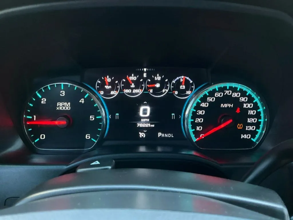 Chevrolet Silverado photo 24