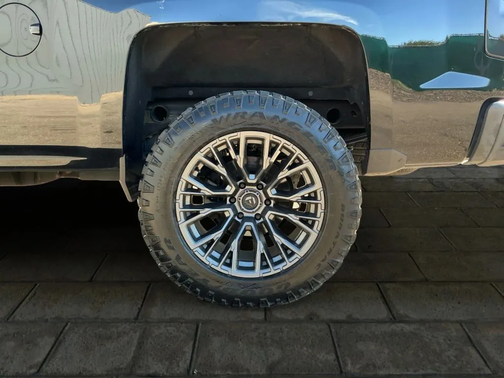 Chevrolet Silverado photo 17