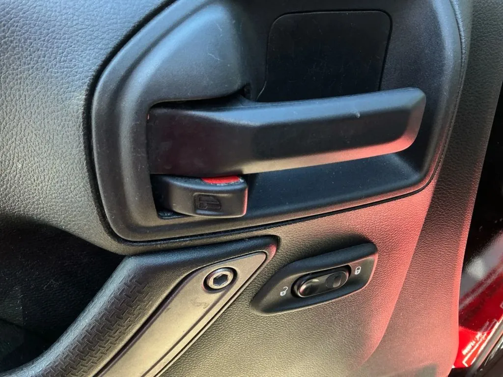 Jeep Wrangler photo 11