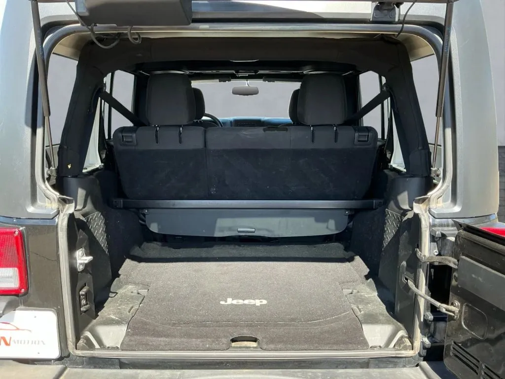 Jeep Wrangler photo 19
