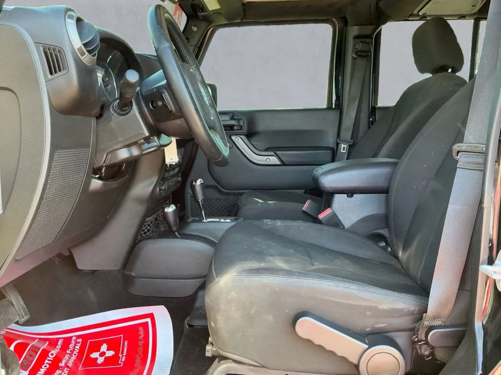 Jeep Wrangler photo 12