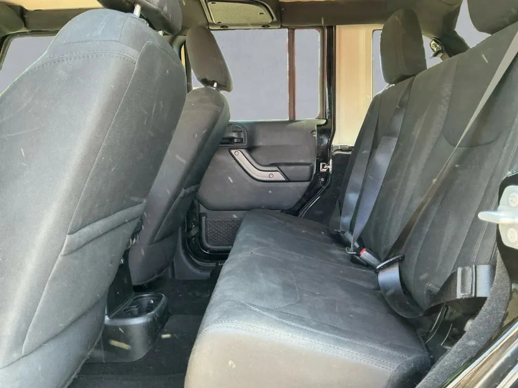 Jeep Wrangler photo 14