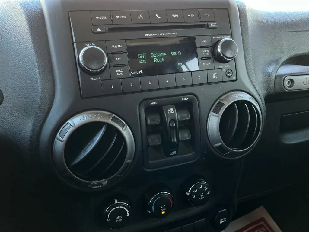 Jeep Wrangler photo 29