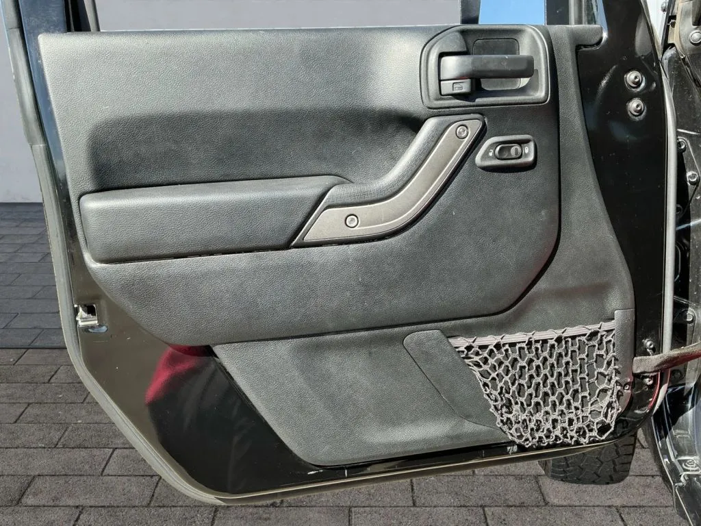 Jeep Wrangler photo 10