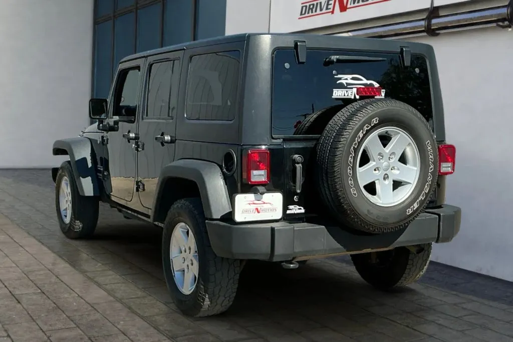 Jeep Wrangler photo 6