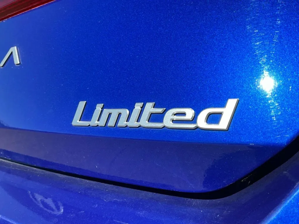 Hyundai Elantra photo 19