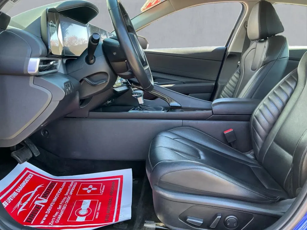 Hyundai Elantra photo 12