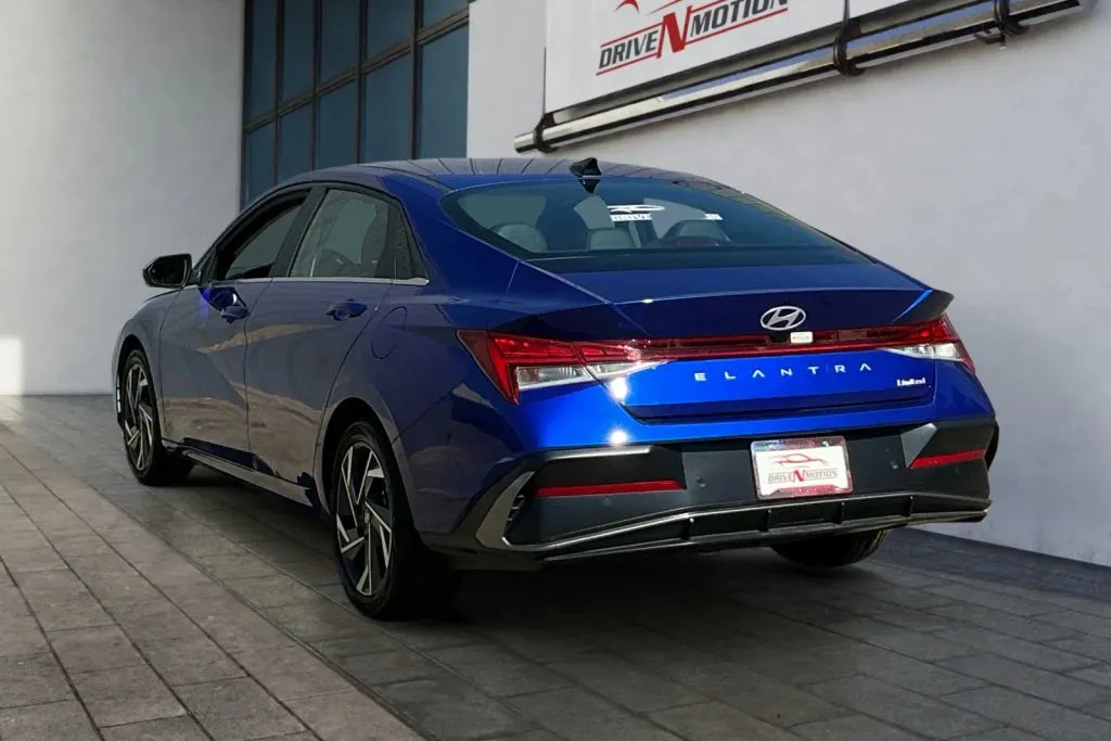 Hyundai Elantra photo 6