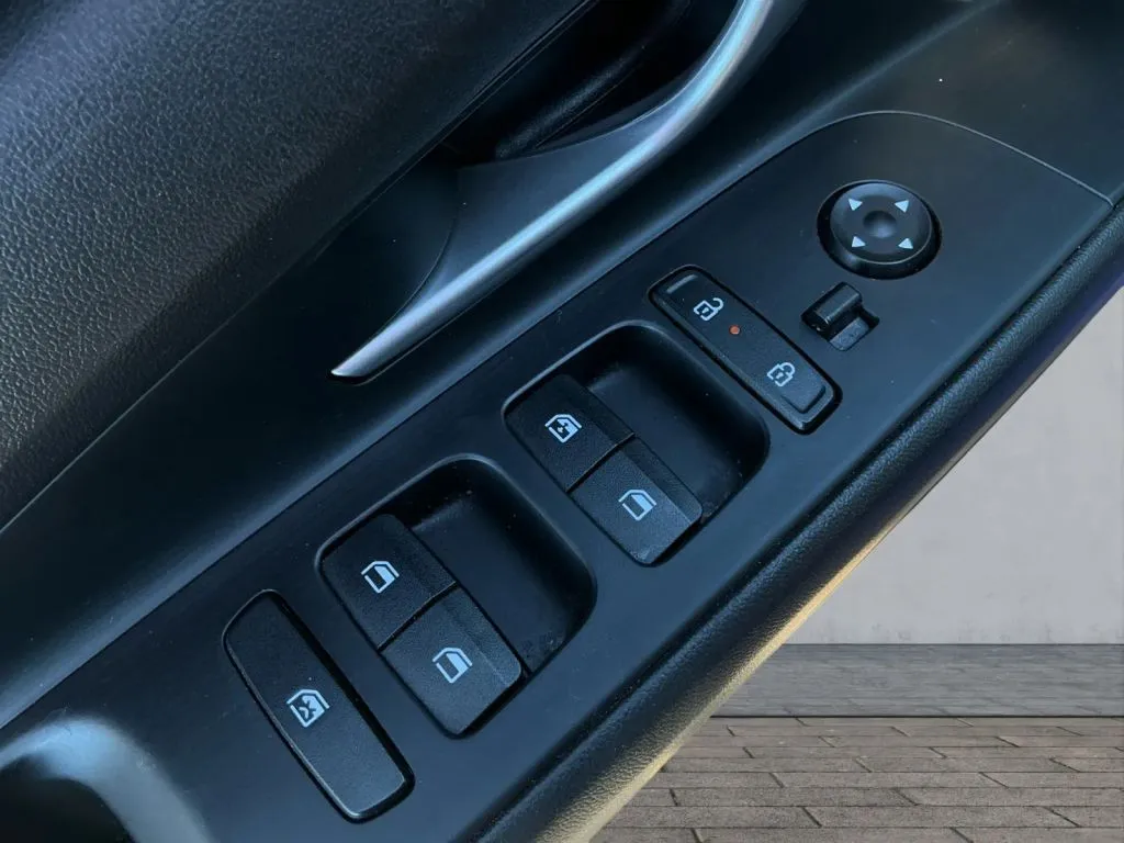 Hyundai Elantra photo 11
