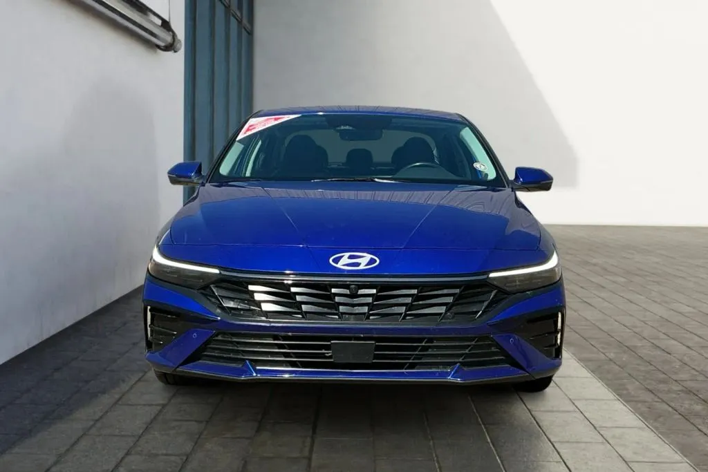 Hyundai Elantra photo 8