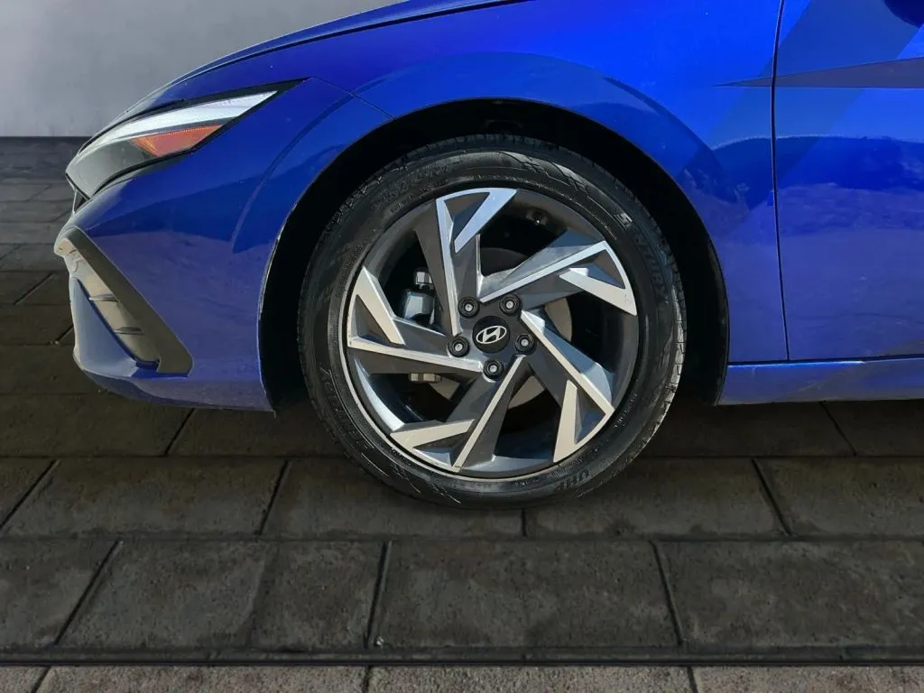 Hyundai Elantra photo 25