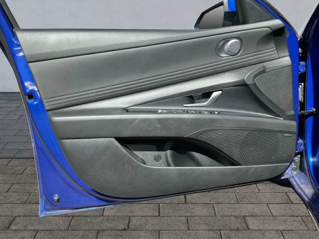 Hyundai Elantra photo 10