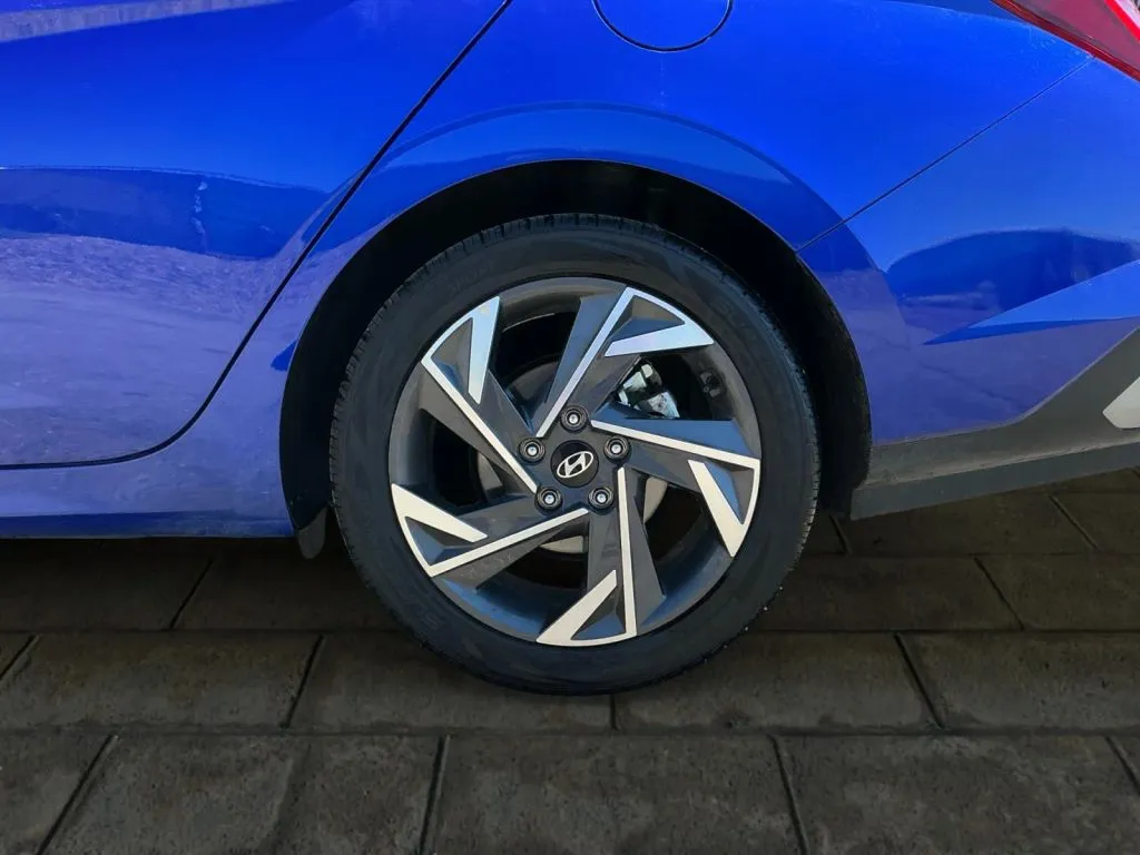 Hyundai Elantra photo 18