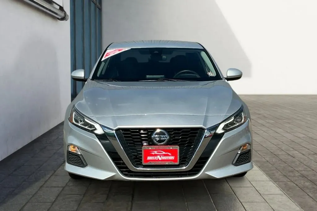 Nissan Altima photo 8