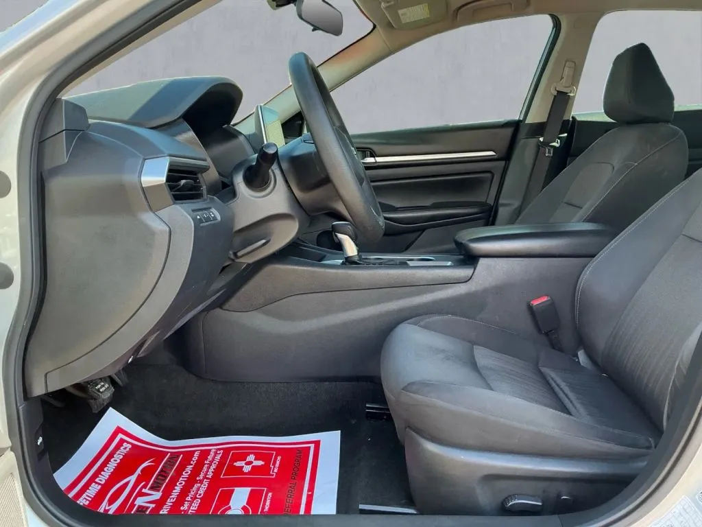 Nissan Altima photo 12