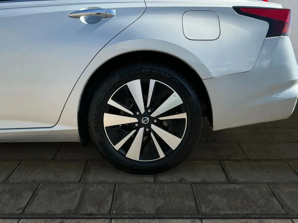 Nissan Altima photo 17