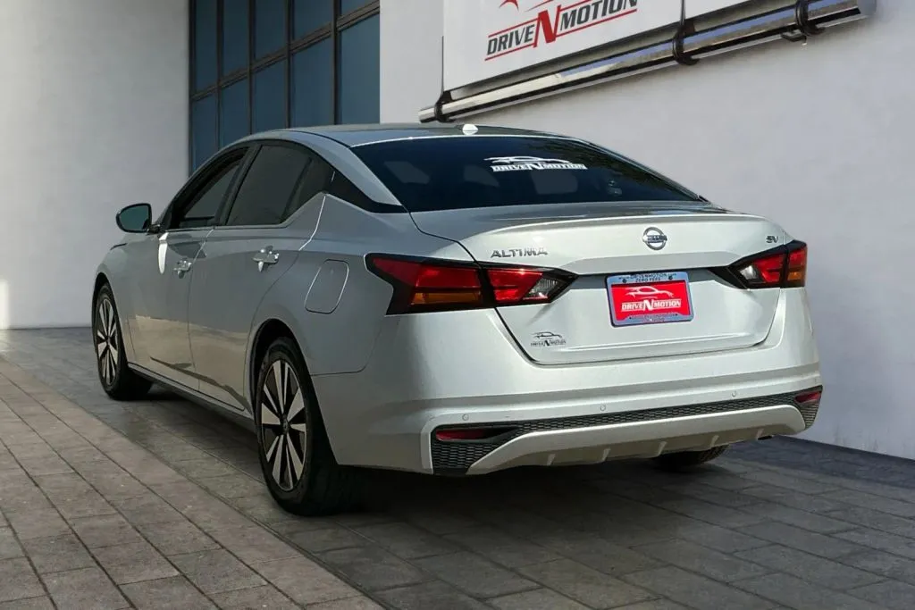 Nissan Altima photo 6