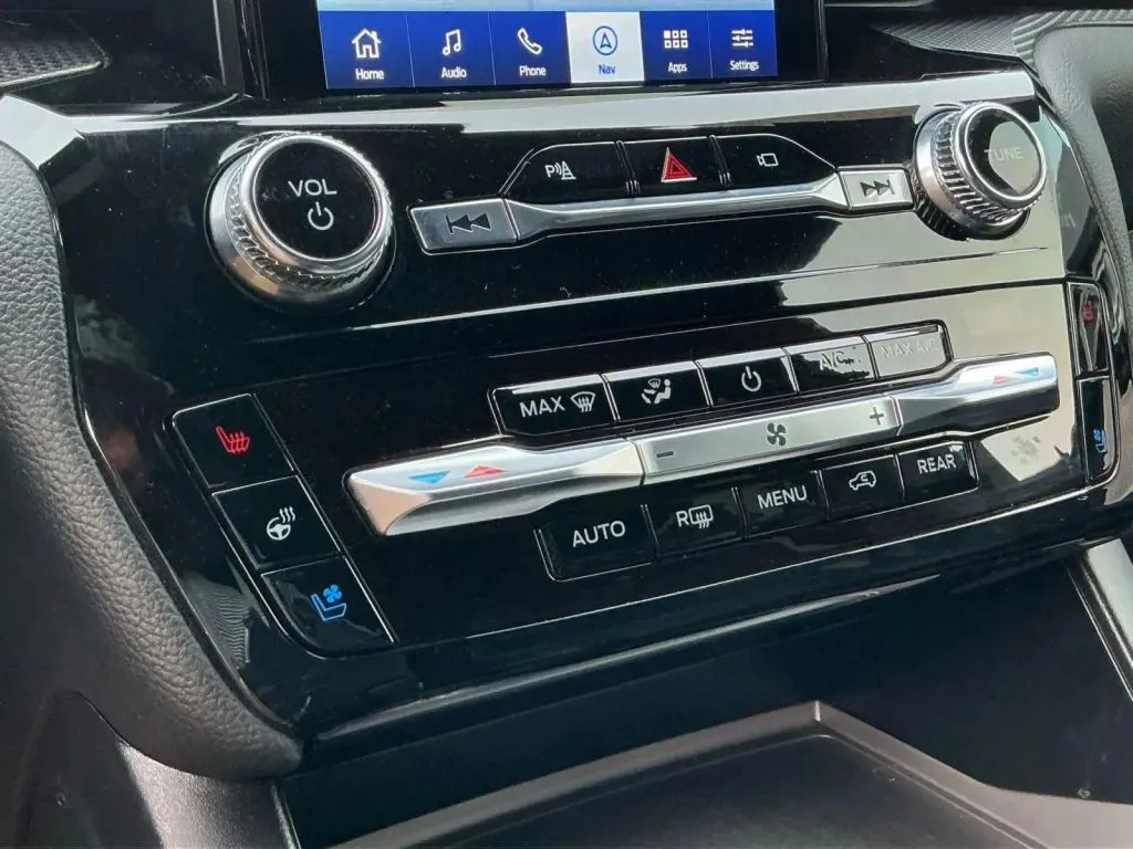 Ford Explorer photo 35