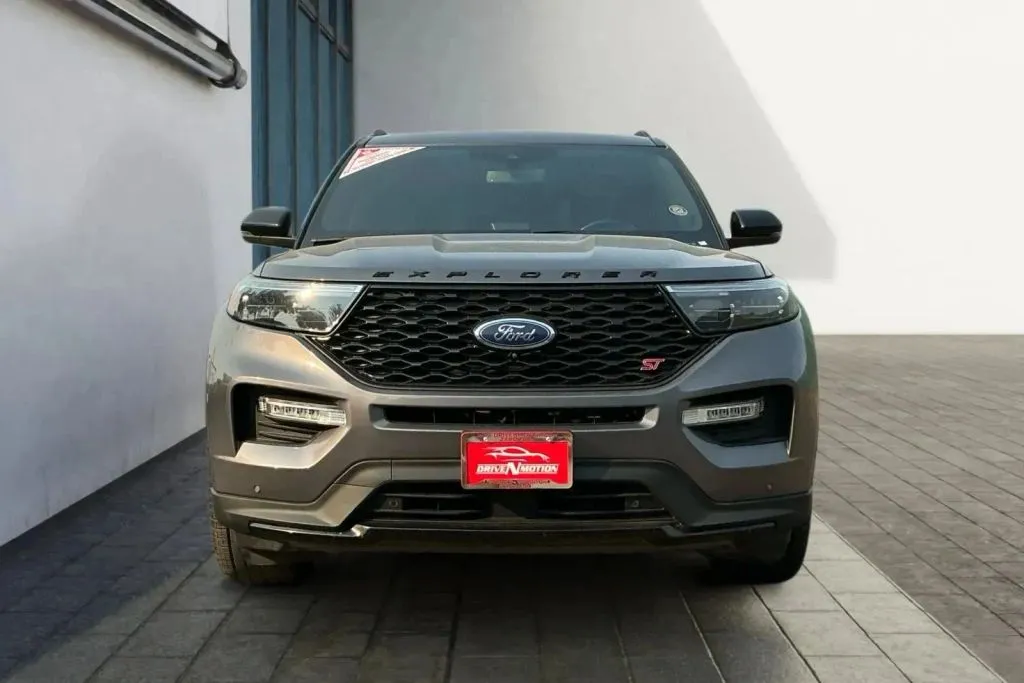 Ford Explorer photo 8