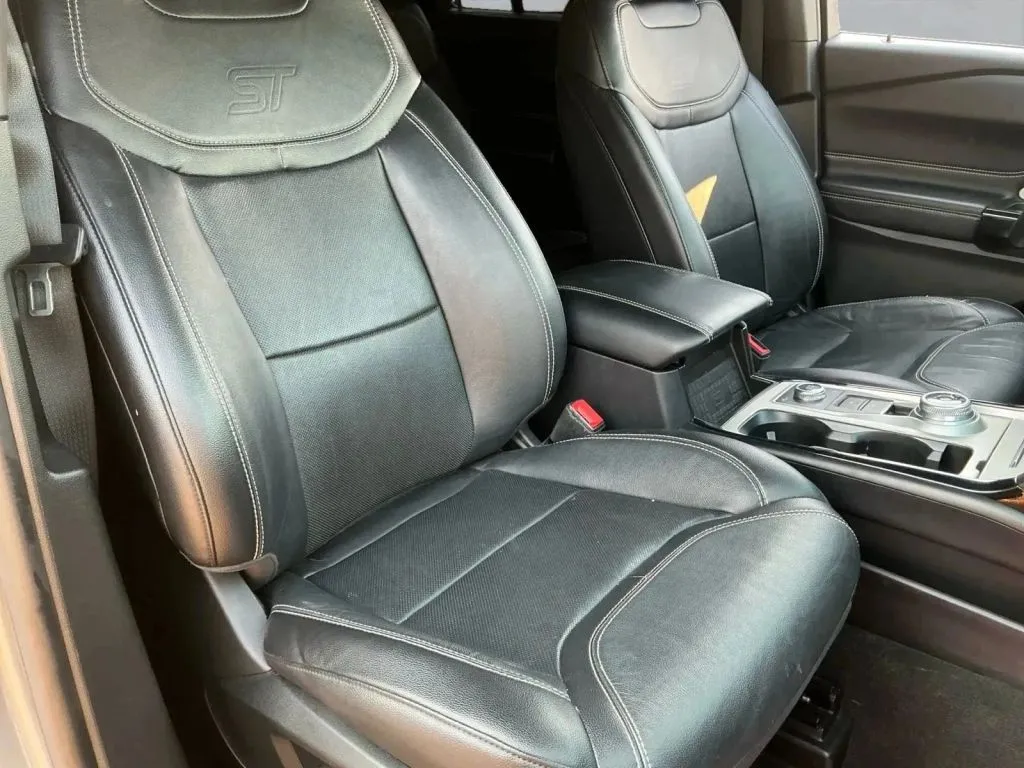 Ford Explorer photo 24