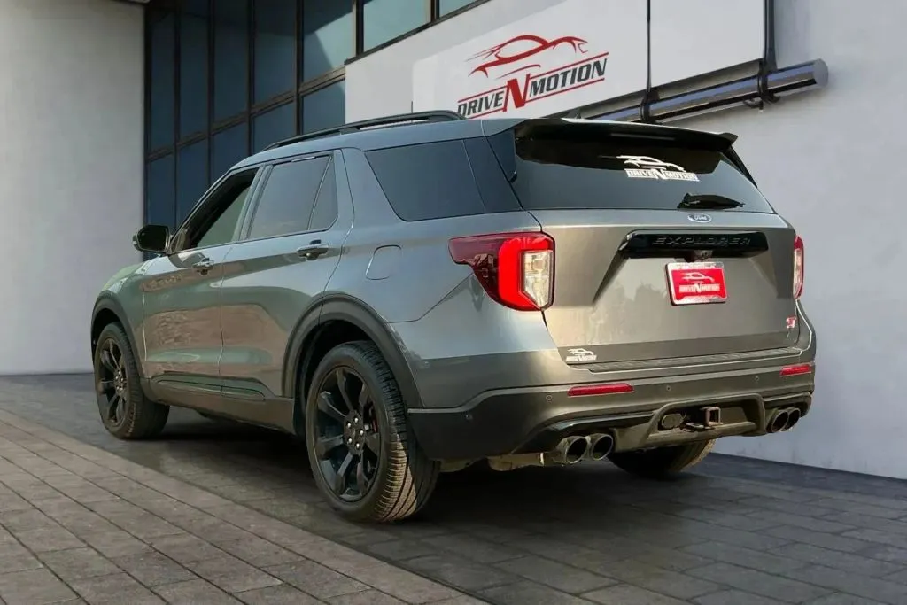 Ford Explorer photo 6