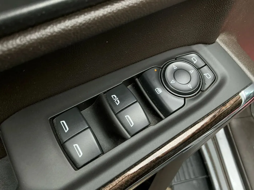 Chevrolet Silverado photo 11