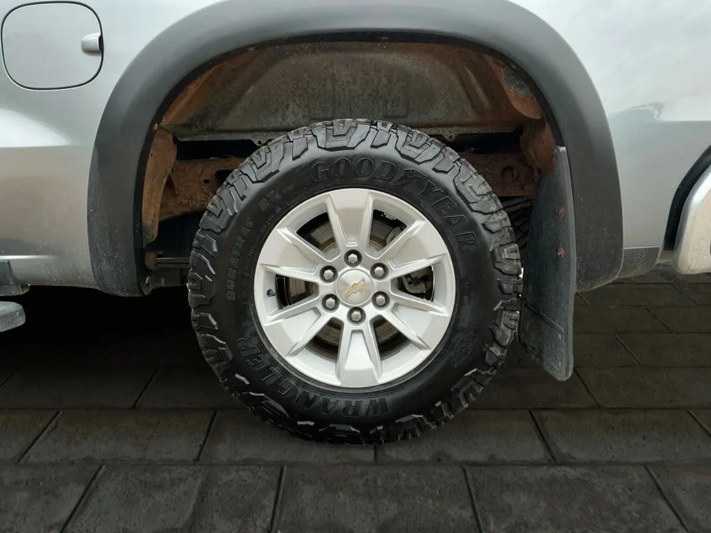 Chevrolet Silverado photo 17