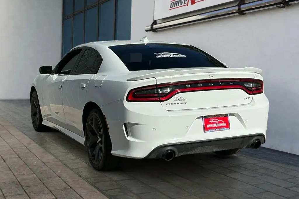 Dodge Charger photo 6