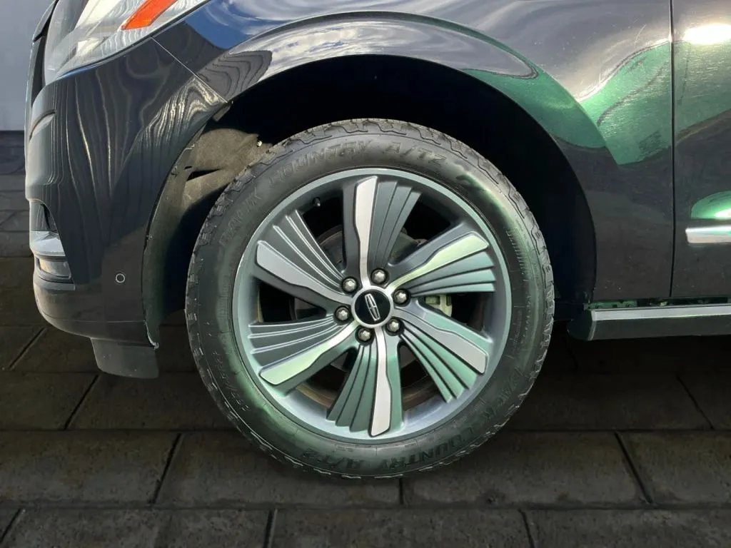 Lincoln Navigator L photo 25