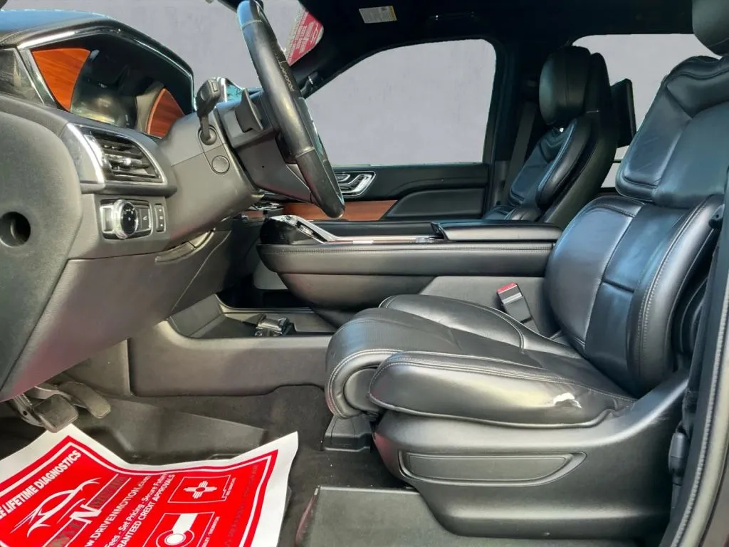 Lincoln Navigator L photo 12