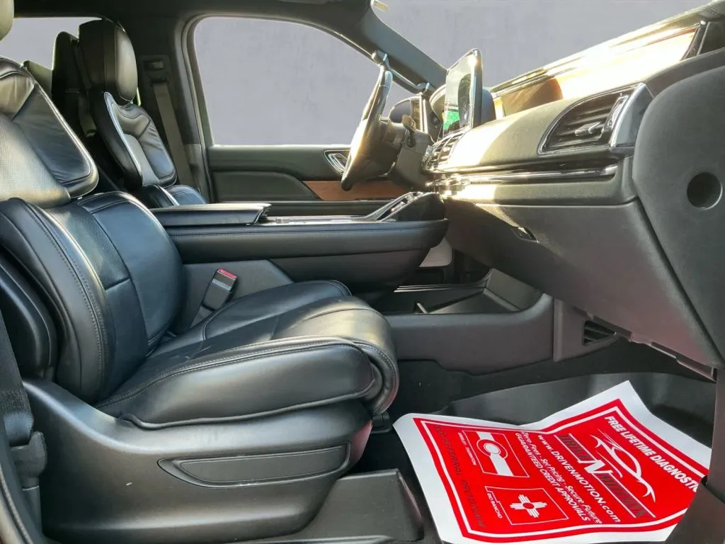 Lincoln Navigator L photo 23