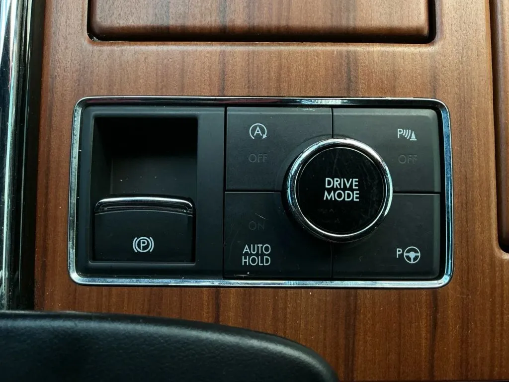 Lincoln Navigator L photo 36