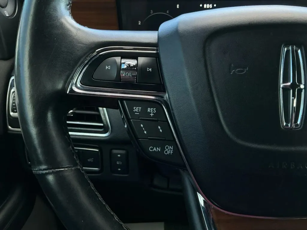 Lincoln Navigator L photo 28