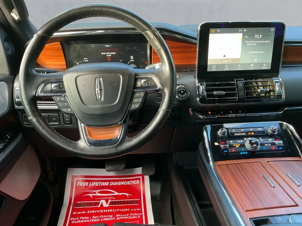 Lincoln Navigator L photo 16