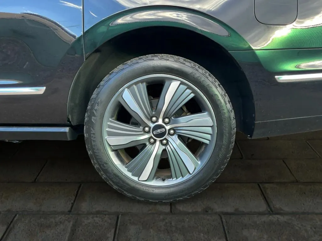 Lincoln Navigator L photo 18