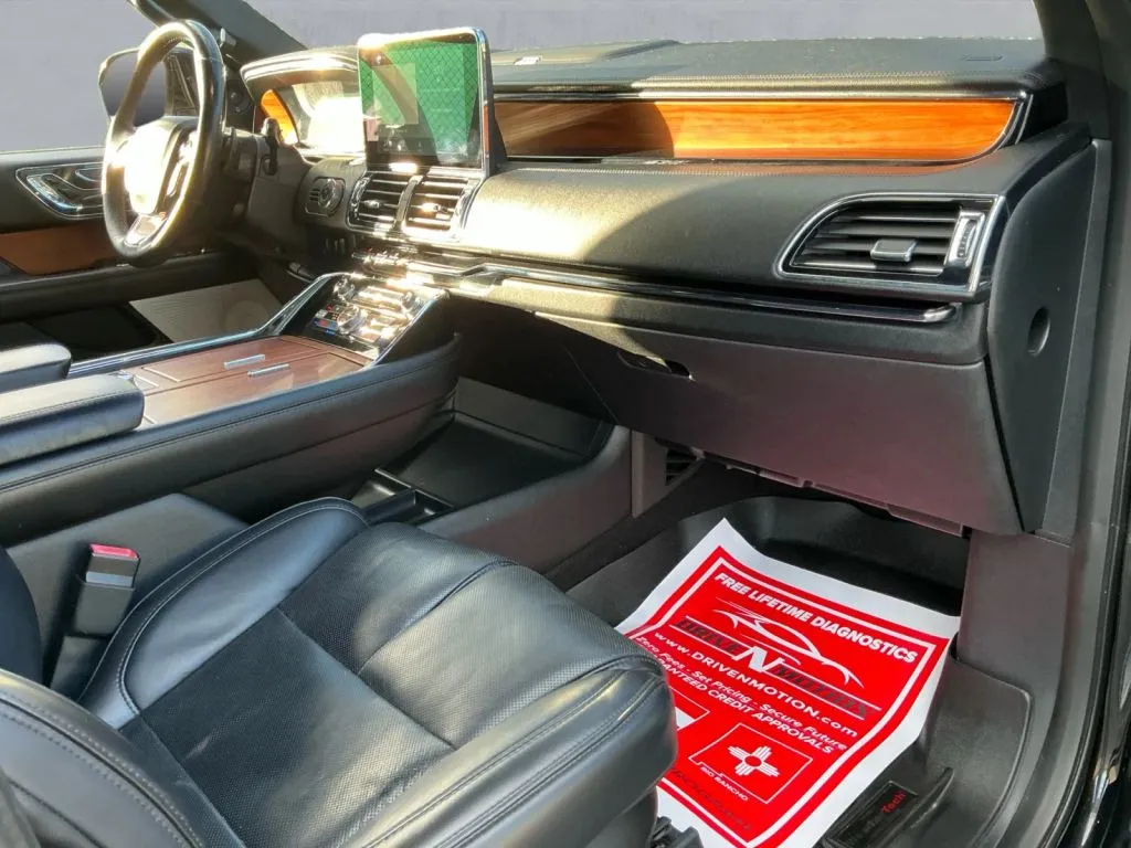 Lincoln Navigator L photo 21