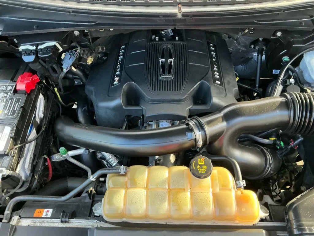 Lincoln Navigator L photo 24