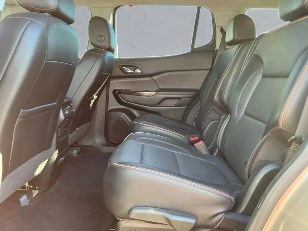 GMC Acadia photo 14