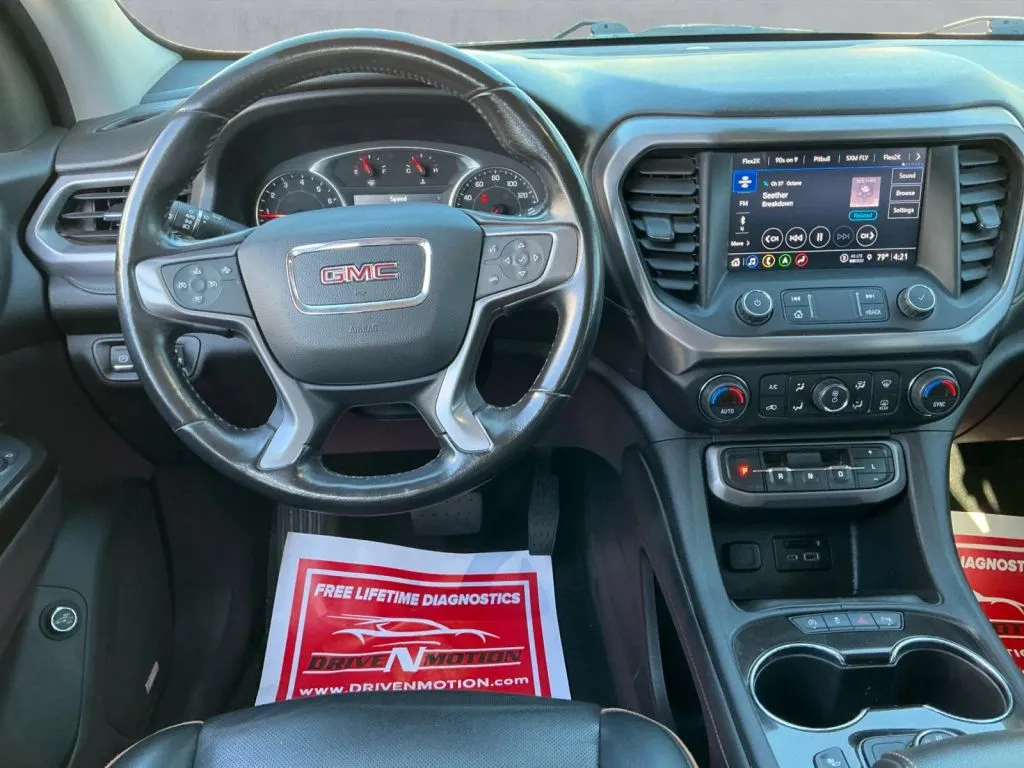 GMC Acadia photo 16