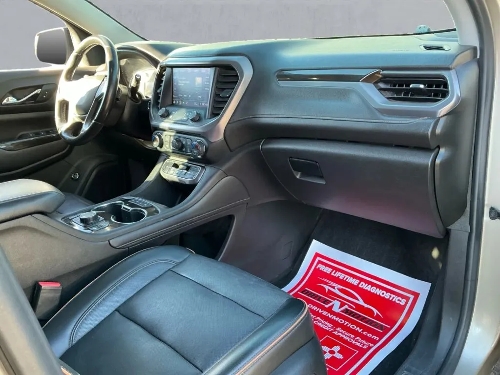 GMC Acadia photo 22