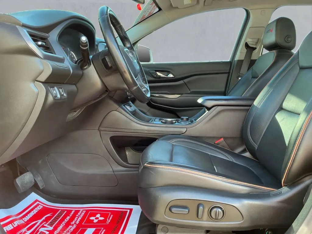 GMC Acadia photo 12