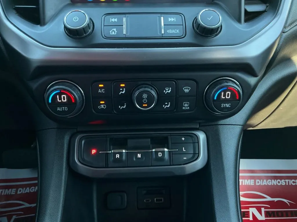 GMC Acadia photo 35