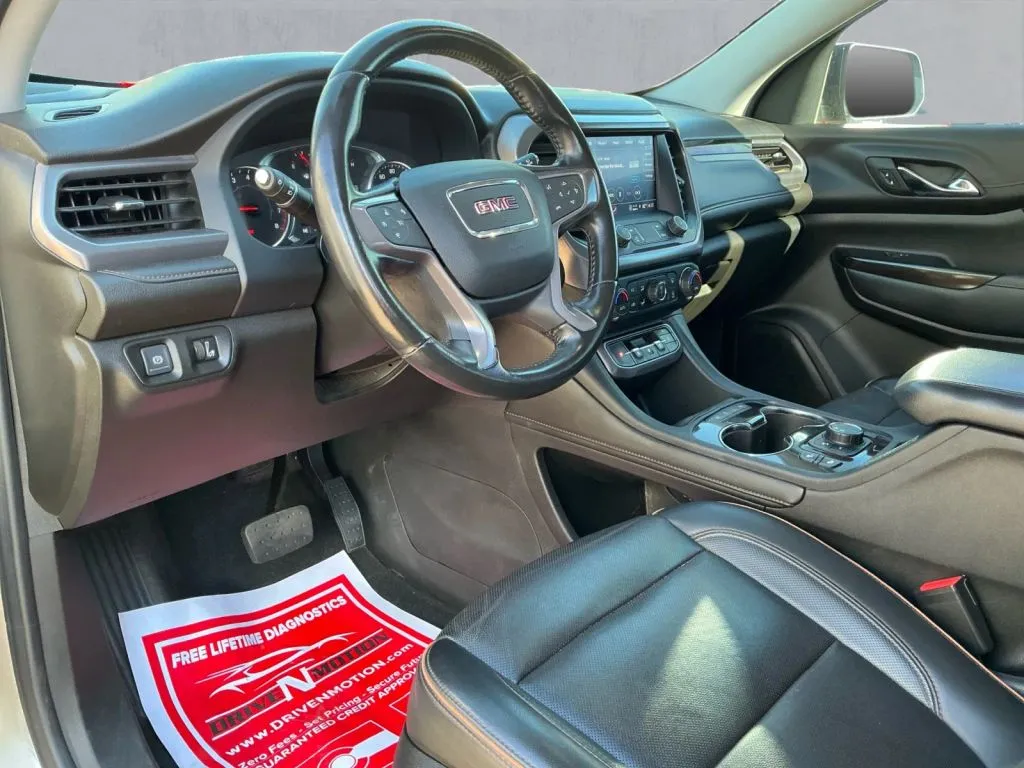 GMC Acadia photo 13