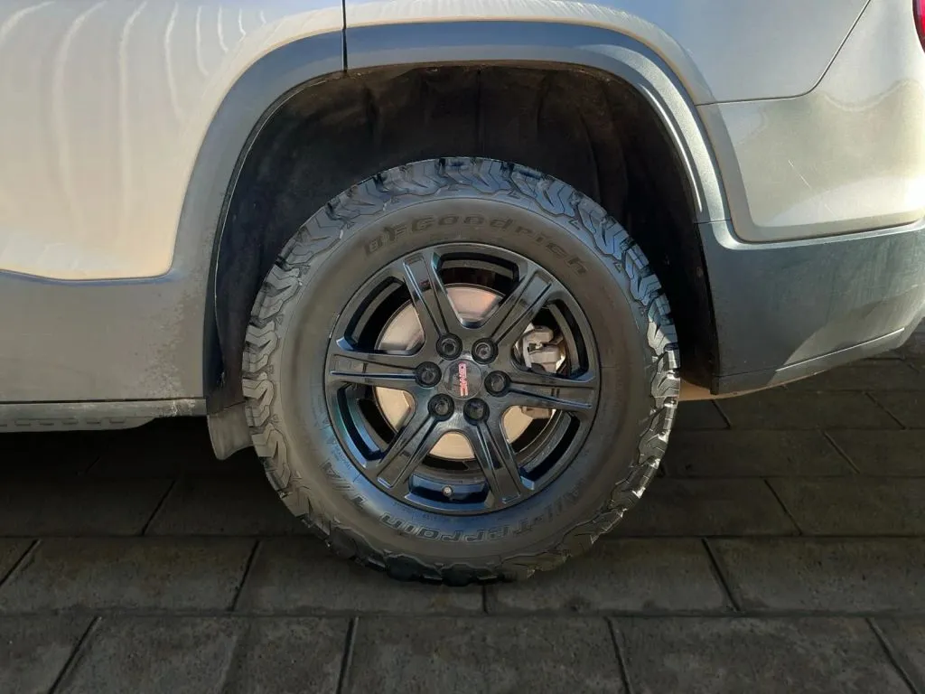 GMC Acadia photo 19