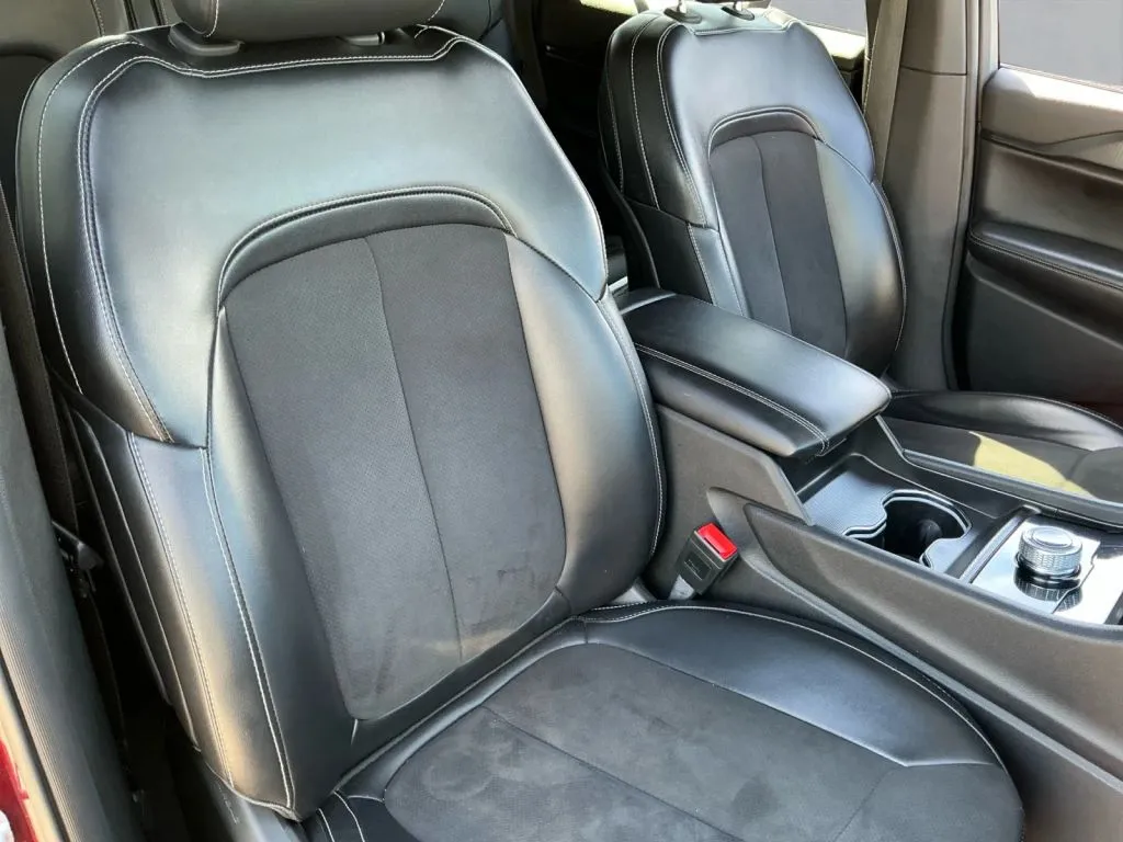 Jeep Grand Cherokee photo 23