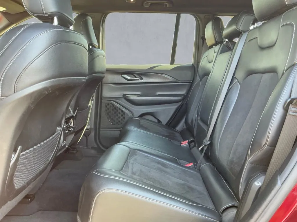 Jeep Grand Cherokee photo 14